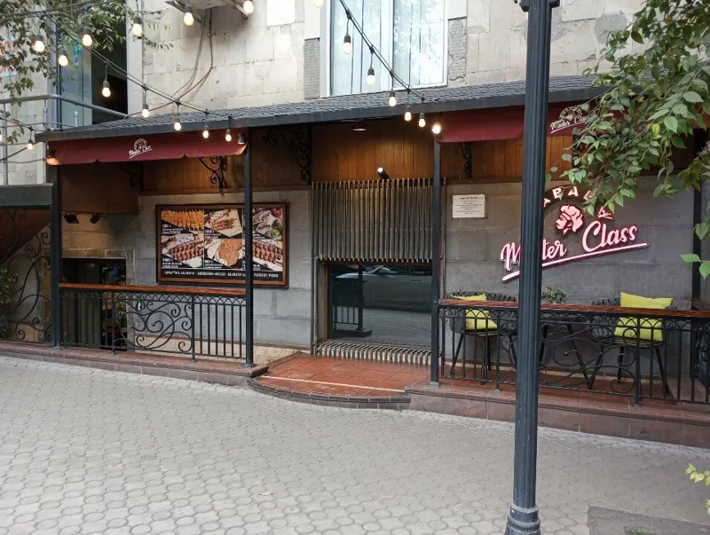 Master Class storefront on Tumanyan Street